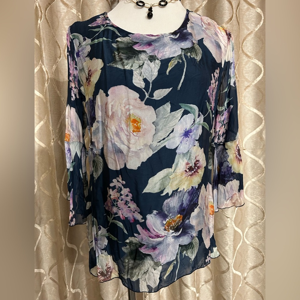 Charlie B. Lightweight Blue Floral 3/4 Sleeve Blouse Relaxed Fit